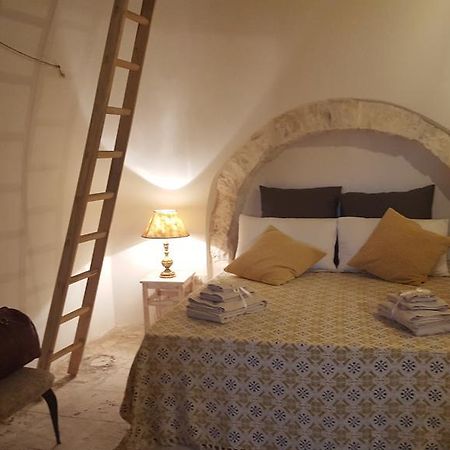 Trullo 1 2 7 Hotel Locorotondo Exterior photo