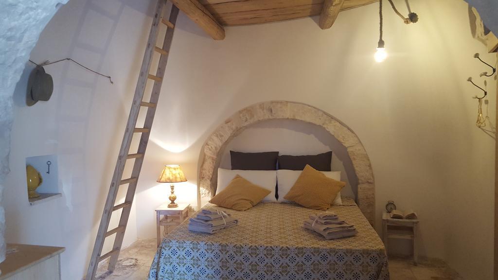 Trullo 1 2 7 Hotel Locorotondo Exterior photo