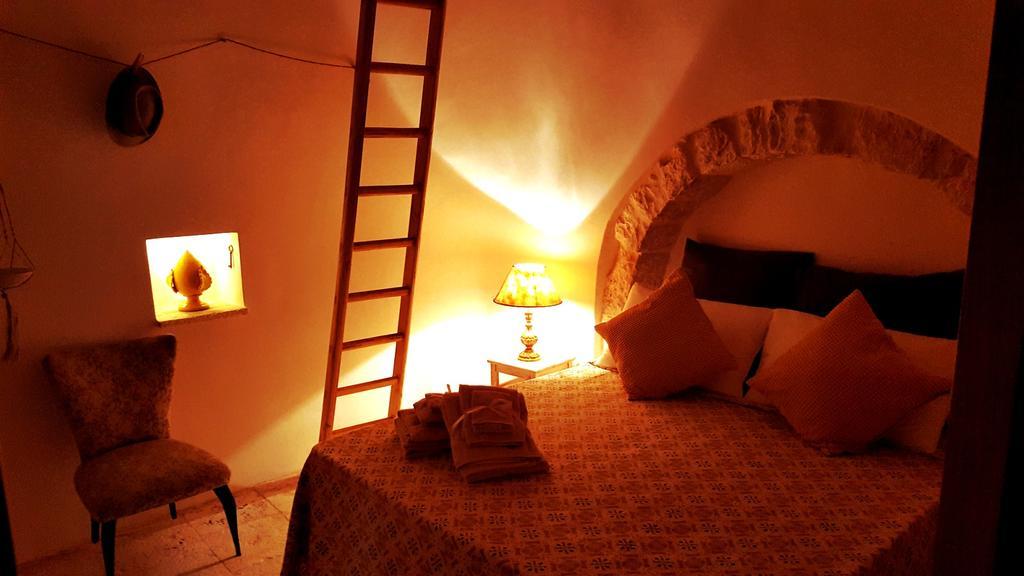 Trullo 1 2 7 Hotel Locorotondo Exterior photo