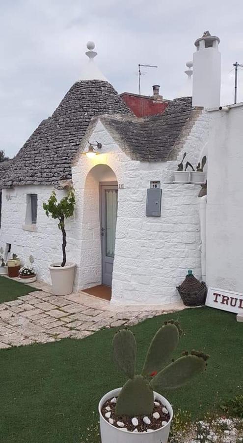 Trullo 1 2 7 Hotel Locorotondo Exterior photo